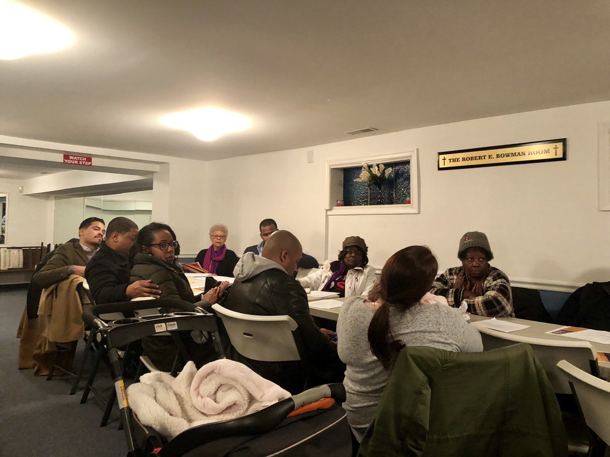 Team McDuffie here at tonight’s packed Gateway Civic association meeting. Core DC is here presenting on their efforts to establish a residential ReEntry Center. #OurWard5