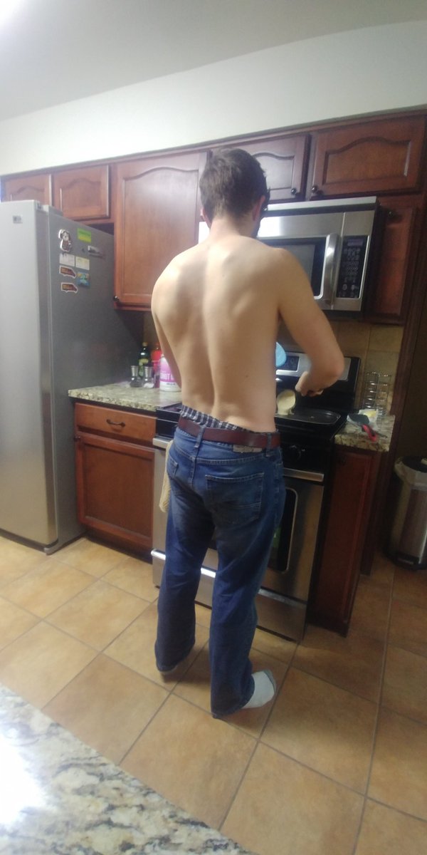 nataliee99's tweet photo. Chris: I just think it's funny you took a picture of me while I was making pancakes with my shirt off.
Me: that's exactly why i took a picture, BECAUSE you were shirtless and making pancakes 👀💕 https://t.co/i5pkudJliV
