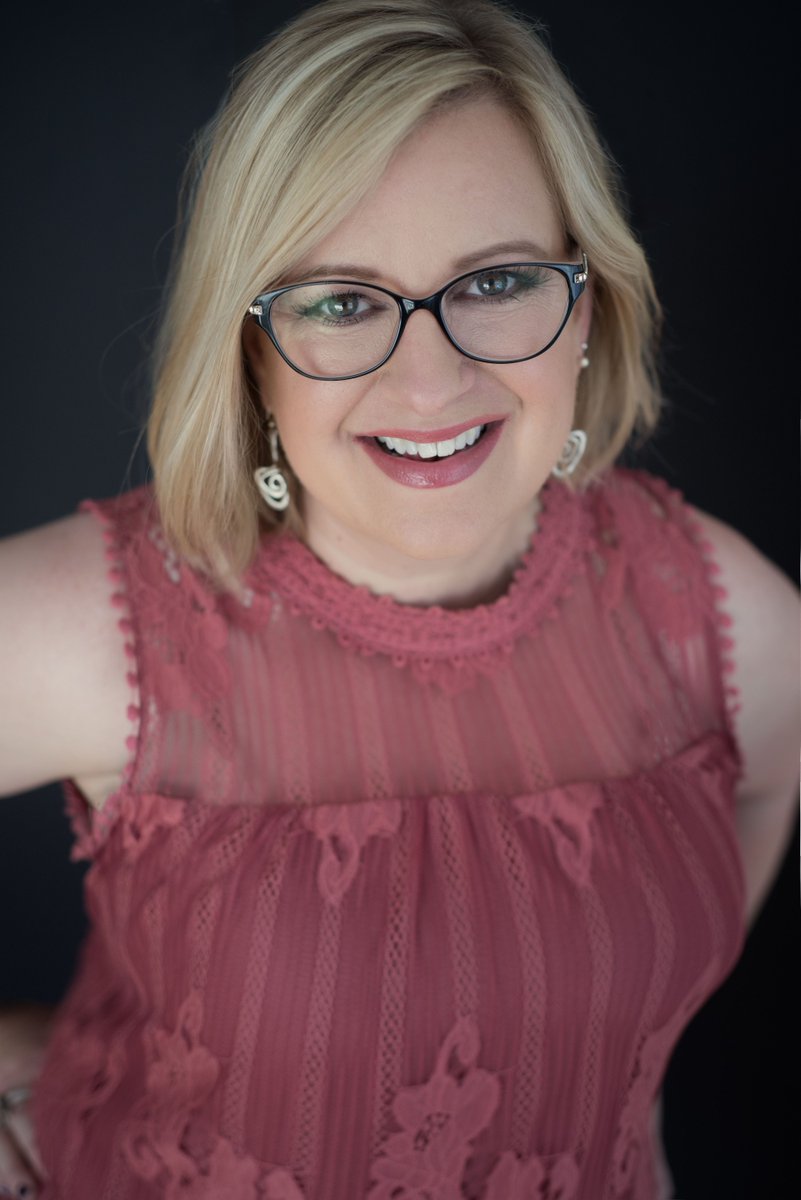 SimpsonPortrait's tweet image. Happy birthday to Stephanie Simpson, the fabulous heart and soul of Simpson Portraits! Stephanie constantly sees the best in others and works hard everyday to share that beauty and light with the rest of the world.