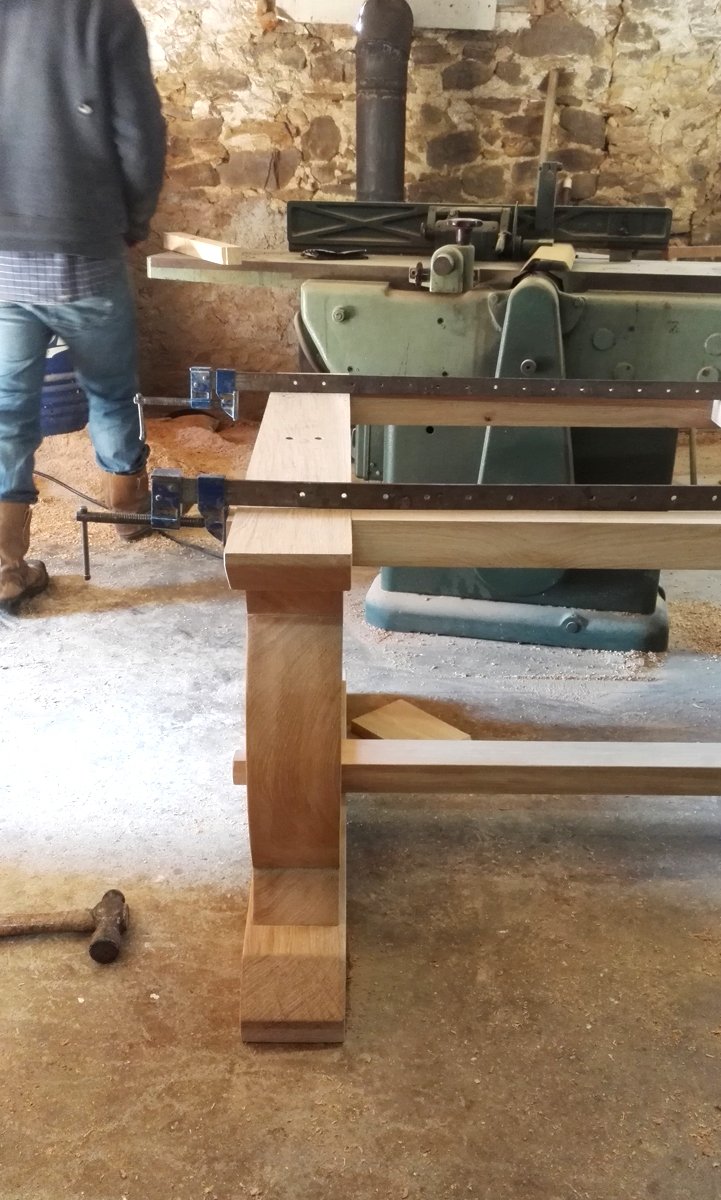 MakersBespoke's tweet image. A table for Adele. This curved base table will be bound for Liverpool in a few weeks. Ten leather upholstered dining chairs will go with it. #Liverpool #curvedoaktable #largeoaktable #tableinspiration #kitcheninspiration #tablemakers  ow.ly/R70Y50m6Xtq