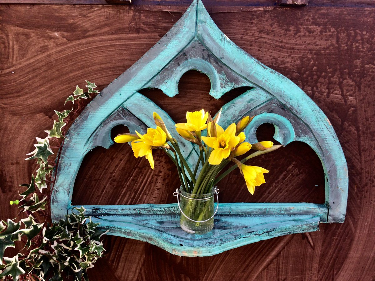 Made some more spring pieces for my crafts stall and online shipments #upcycledhour #reclaimed <a href="/CPFoodMarket/">CPFoodMarket</a> <a href="/ParkHillFriends/">Park Hill Park</a> #madelocal <a href="/TCVCroydon/">TCV Croydon</a> <a href="/FirstFloorSpace/">First Floor Space</a> #solowood <a href="/crafty_glitters/">Crafty Glitter</a> madeincroydon @nowcroydon <a href="/CrystalPalaceTT/">Crystal Palace TT</a> #surreywildlife