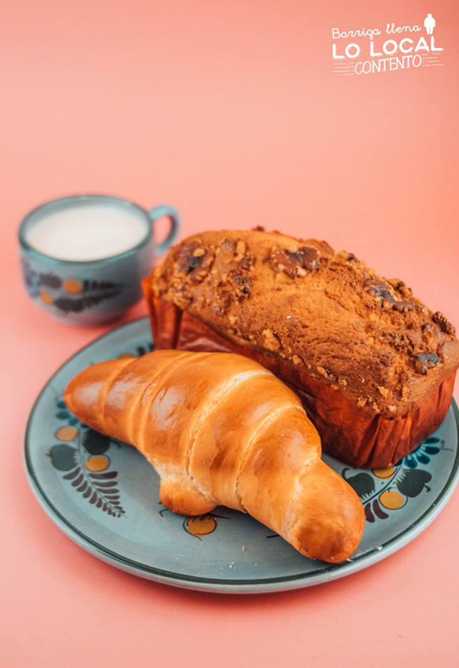 lolocalmx's tweet photo. Si andan en #Minatitlán, y quieren espantar el hambre con un pan...
Dense un roll por Ernult 🍞
PD. Los jueves y viernes tienen garras de oso PIZZERAS 🍕
#LoLocal #BarrigaLlenaLoLocalContento #foodporn https://t.co/wfCaXwJNLi