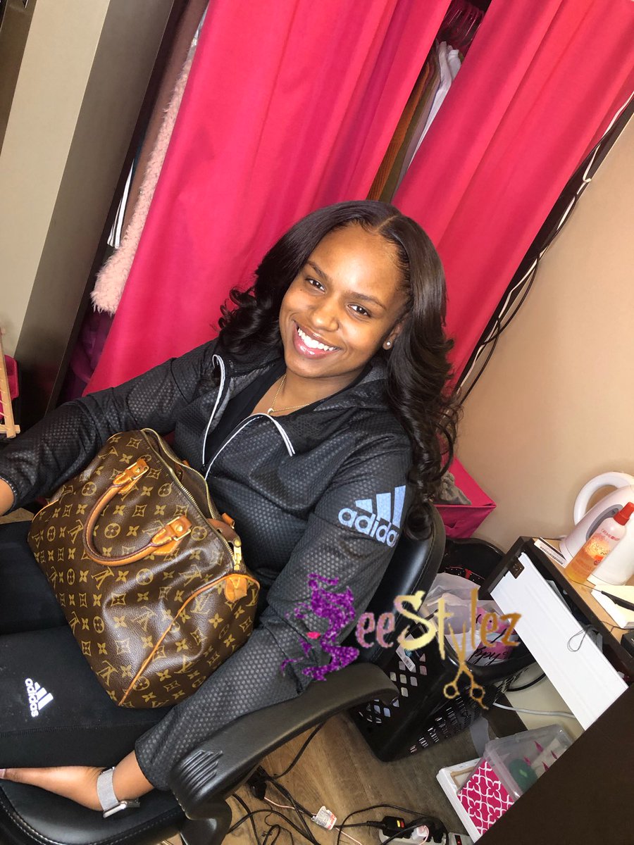 amourbee_'s tweet photo. 🚨GLOWING! Middle Part Traditional Sew In! Done by me! Get you one‼️ #BeeStylez ✨💜 #usa19 #usa20 #usa21 #usa22 #usa23 #mobilebraider #mobilehair #birminghambraider https://t.co/uDYSekfXLB