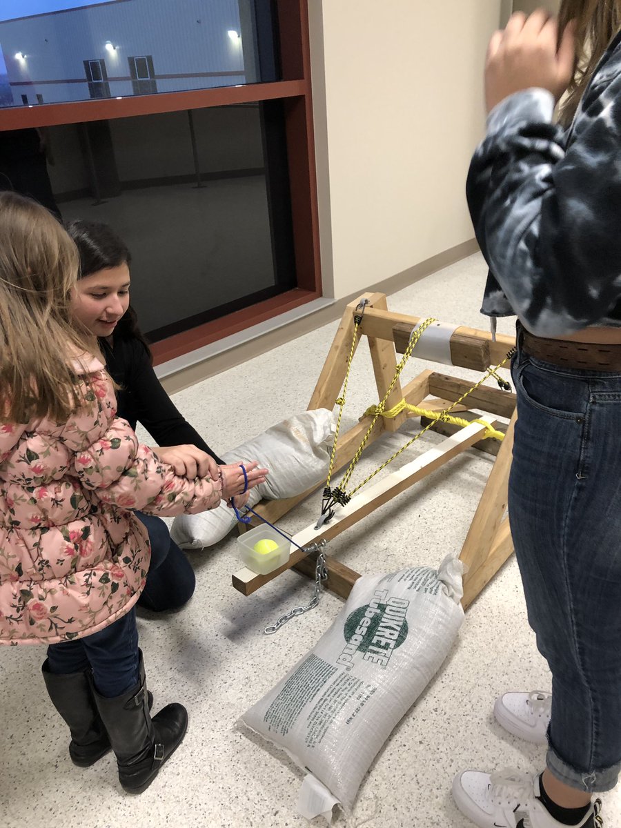 CoachBrull's tweet photo. Girls had a great time at DCHS STEM Night!! Awesome job by the students and staff!! #RedDemonSTEM https://t.co/cEIfXp635m