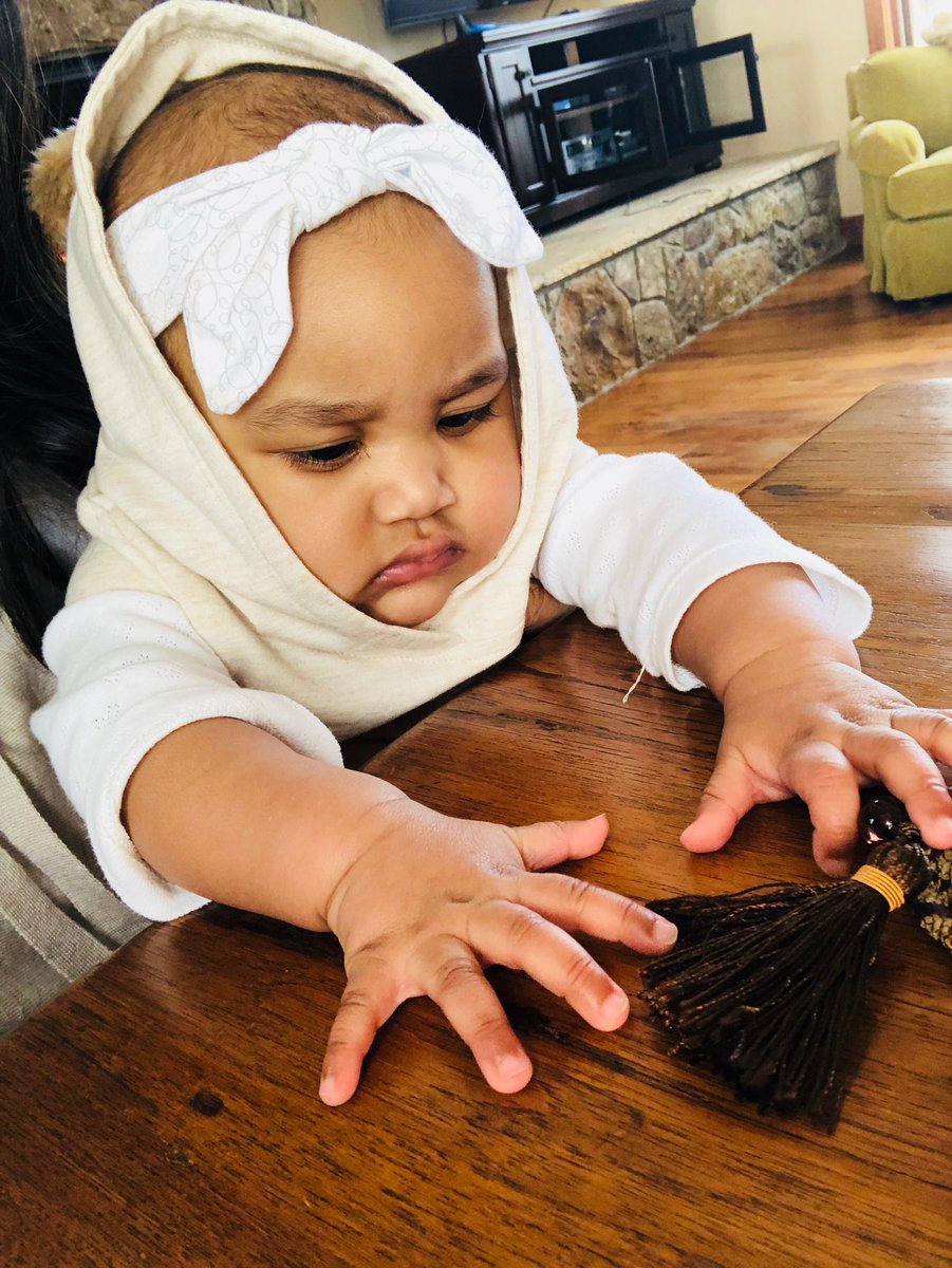 Hotshot_magic's tweet photo. @evvie_music This is my 6 month old daughter Named “#Evvie” which the name was inspired by yours after seeing your #Spirit, #Soul, &amp; #Strength! When you 1st came on the #TheFour your performances and ❤️ was amazing I had to name her #Evvie hope she carries the same thing in her 🙏🏾🙏🏾 https://t.co/BLqQ6pp7eG