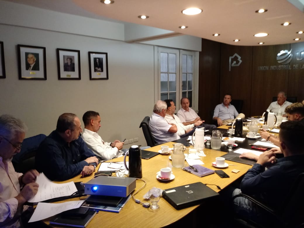 Hoy reunion d Comité Ejecutivo, orgullosamente presidida, en moción especial, x Aldo Esposito. Agenda 2019, presión tributaria, seguimiento d programa #asistenciapyme #ExportaUipba aumento en prima ART fueron alguno d los ejes d la reunión.