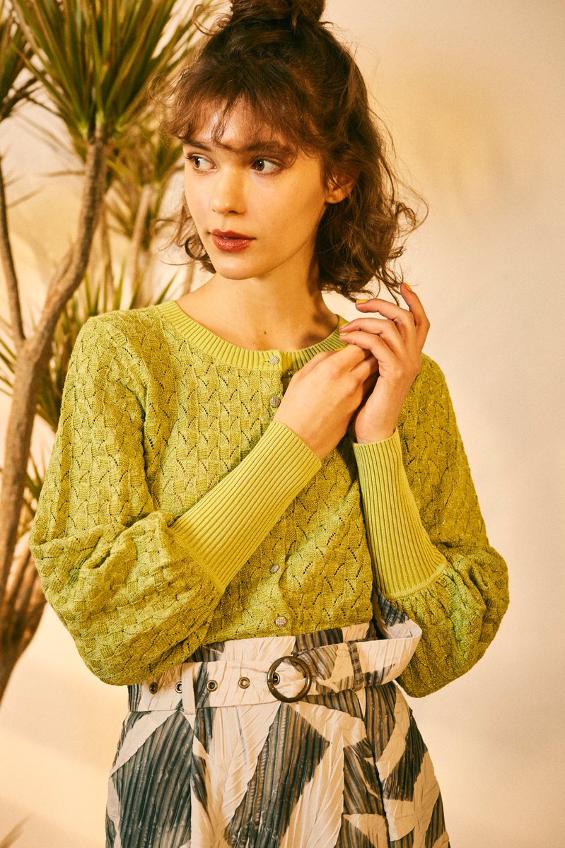 Lily Brown公式 Twitter પર ラメニットカーディガン 7 800 Tax 凹凸のある編み地や袖のシルエットが レトロライクなムードを醸し出す クルーネックのカーディガン 程よいラメ感と小ぶりなボタンもポイント T Co Jojqj68fhc Lilybrown リリーブラウン