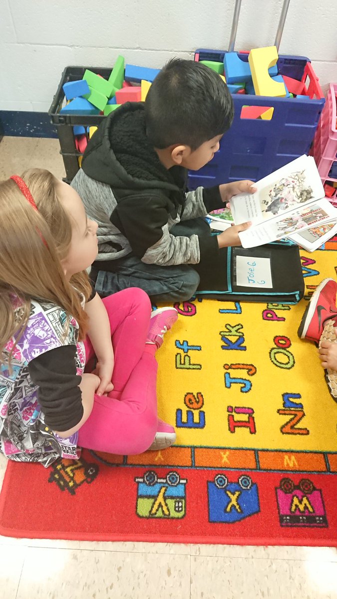 kinderbilingue's tweet photo. Reading in Spanish to our Dual Language kindergarten friends!  #weare44 #madison44 https://t.co/wgrByX1YDp