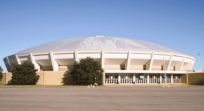 I bet on a Monday night this place sure does feel a little extra lonely inside. #MidSouthColiseum  #MemphisWrestling