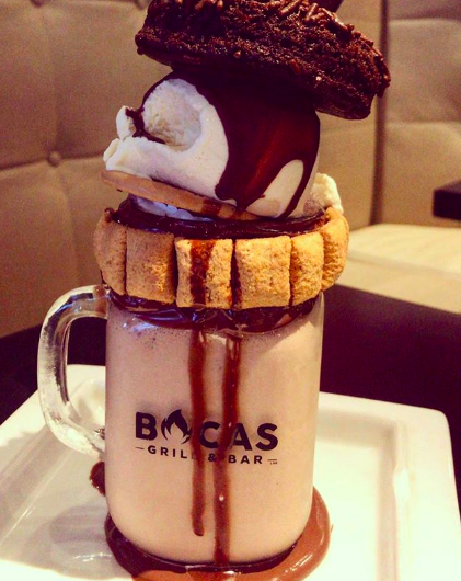 spoon_fiu's tweet photo. Life is too short to miss an amazing milkshake like this one 😍 the dessert is so tall that it couldn’t even fit in the Instagram frame. There’s actually a magnum ice cream on the top! @bocasgrill 📸 @andreaclozpa https://t.co/YgPpB0WLf1
