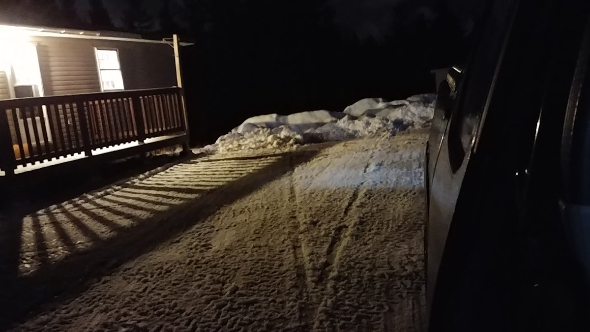 BennettCKM's tweet photo. I love being able to plow my own driveway. #Kawasaki #teryx #kimpex https://t.co/cmPUf4bp8g