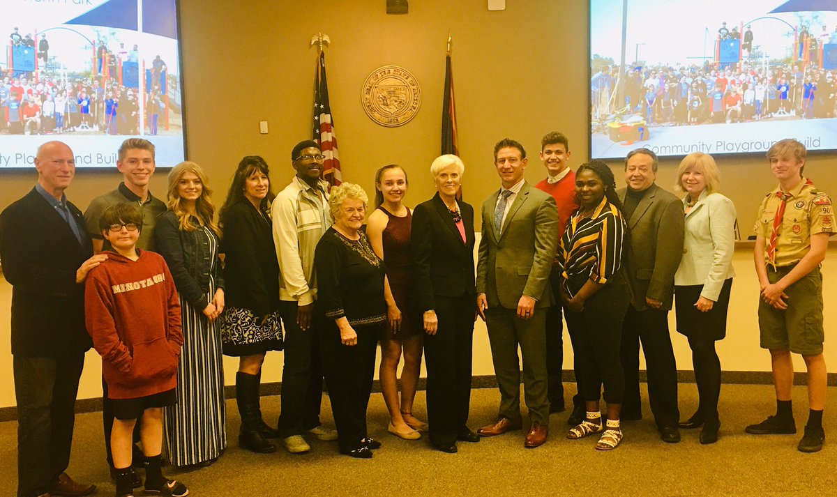 desertedgenhs's tweet photo. A few our members had the honor today to represent Desert Edge’s National Honors Society at the Goodyear City council meeting in recognition for our service in the community. #WeRDE https://t.co/5Ef2lOPR9a