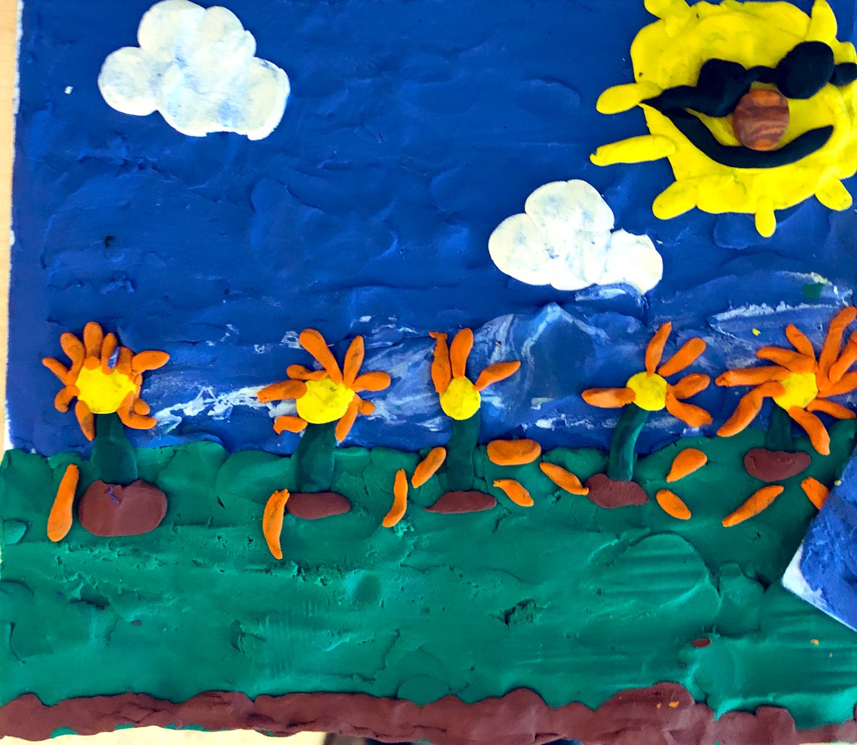 missashleydoug's tweet photo. Barbara Reid inspired art with our Grade 1/2 buddies!! A student said to me “wow she really is talented...this is hard work”💕 @Shayla__Turner #GPCSD #MTGPCSD https://t.co/1sTDt0ntGu