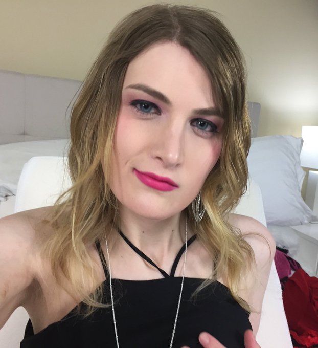 Watch Nikki Winters's leaked NSFW photo on TwXstars