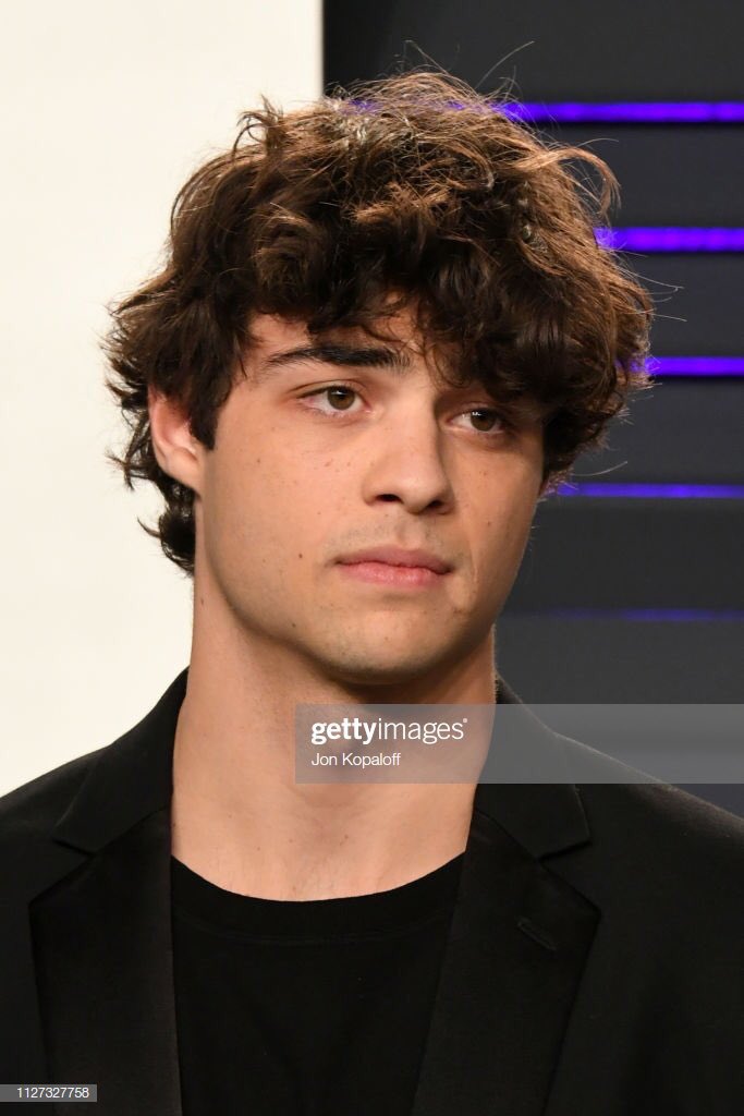 🌻 | โนอาห์ เซนติเนโอในงาน 2019 Vanity Fair Oscar Party ที่จัดใน Beverly Hills, California เมื่อวันที่ 24 ที่ผ่านมาครับ ❤️ (1)