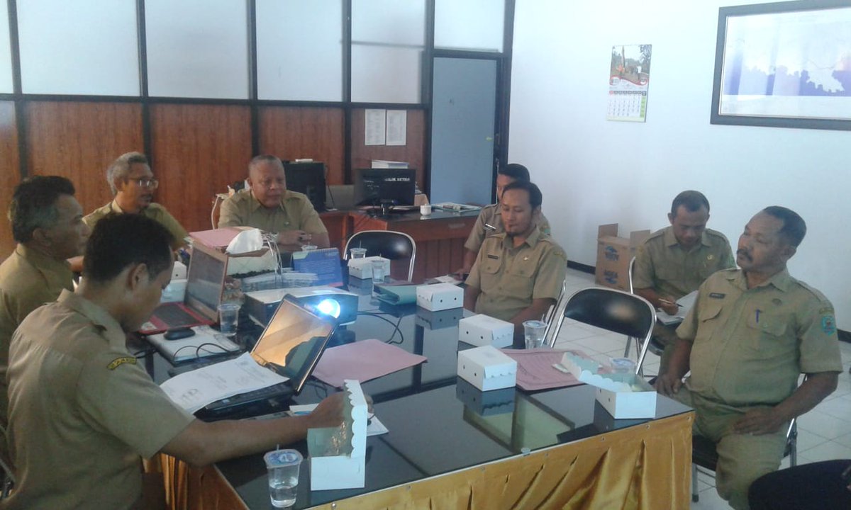 DinaspmdT's tweet photo. Bpk Asisten Pemerintahan dan Kesra memimpin Rapat penyelesaian permasalahan Pilkades Desa Karanggandu Kec. Watulimo yg dihadiri oleh unsur Perangkat Daerah terkait, Panitia Pemilihan Kabupaten, dan Kecamatan bertempat di Aula Asisten Pemerintahan dan Kesra Setda  Kab. Trenggalek https://t.co/LAqToeoMqR