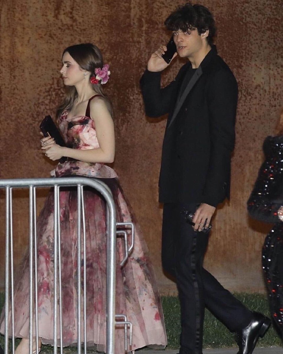 🌻 | โนอาห์ เซนติเนโอกับลิลี่ คอลลินในงาน 2019 Vanity Fair Oscar Party ที่จัดใน Beverly Hills, California เมื่อวันที่ 24 ที่ผ่านมาครับ ❤️