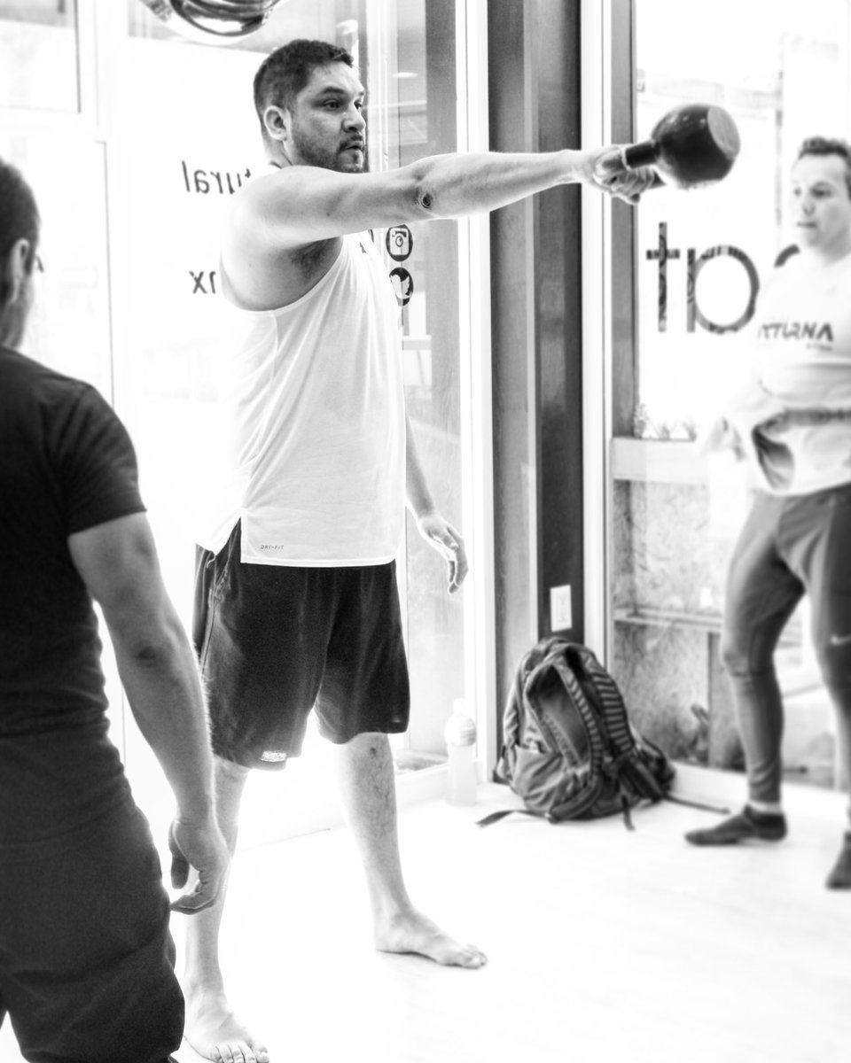ennat_mx's tweet photo. Agenda 3 clases muestra por mensaje y sé parte de la #TribuEnnat 👊🏻 #SoyEnnatiano #TuMetaEnnat #NaturalTraining #Fitness #Motivación #Workout #EntrenamientoNatural #StrongFirstMéxico #CDMX #strong #crossfitmexico #trainhard #Sfg #BeStrongFirst #StrongFirst #Bodyweight https://t.co/IGwkZaAau8