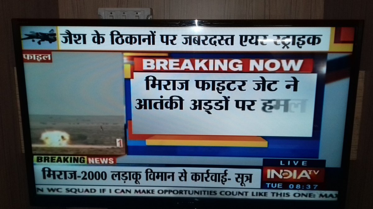 DelhiTweeter's tweet photo. Imagine Kejriwal was PM during #PulwamaAttack, His statement would have been "Hum kuch nahin kar sakte Ji, Army President ke under hai.
#AttackOnPOK
#IndianArmyRocks https://t.co/vnZDPGeFLT