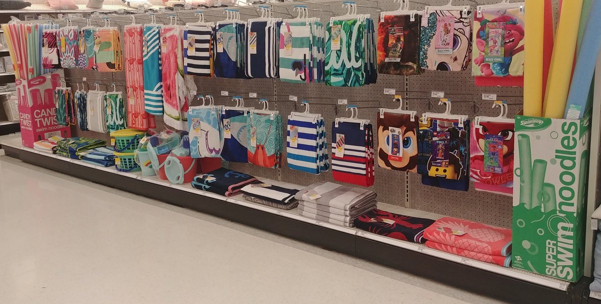 #T0938 gettin our guests ready for a vac away from the rain!! 🌴🌞 #FunInTheSun