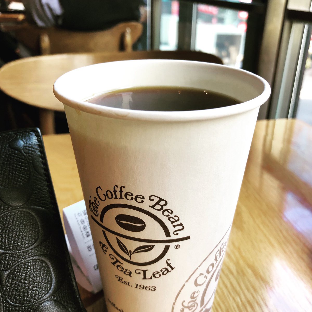 Wafukari's tweet photo. Coffee finally here. #coffee #coffeebeankorea #myeongdong https://t.co/sbFlt1gjwW