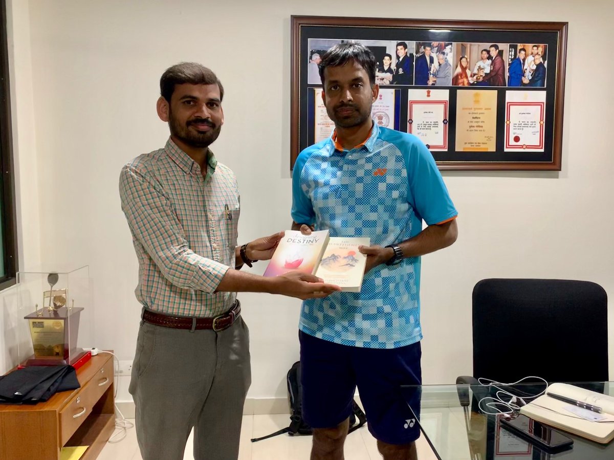 Madhusu61263005's tweet photo. #askdaaji #heartfuness #meditation #Pullela Gopichand Chief National Coach  Indian Badminton Team ⁦@heartful_ness⁩ ⁦@HeartfulnessHou⁩⁦@HeartfulnessNYC⁩ ⁦@HeartfulnessLA⁩ ⁦@HeartfulnessNJ⁩ ⁦@heartfulnessnor⁩ ⁦@HeartfulnessAus⁩ ⁦ https://t.co/uuE4OUichP