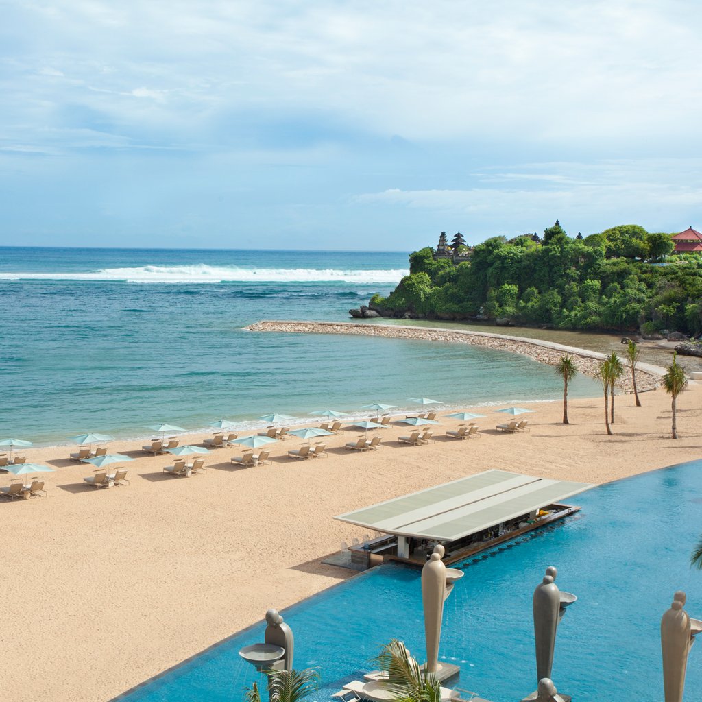 AsiaEscape's tweet photo. Award Winning Luxury 😍 Stay 6 nights at Mulia Resort from $899pp. Package includes the best buffet breakfast in #Bali, food &amp; beverage credit, a spa credit &amp; cocktails. Find out more: https://t.co/kL6O2FnkV3 https://t.co/62SUgHLeDz