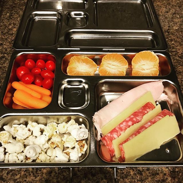 thebritth's tweet photo. Holden’s lunch for tomorrow - I do my best to get this done each night so I don’t have to scramble in the morning. For tomorrow we have:
🍎 popcorn
🍏 carrots and tomatoes
🍎 mandarins
🍏 salami, turkey, and cheese
When do you make your lunches? https://t.co/2c7IugCguE https://t.co/k4H2t8U6ig