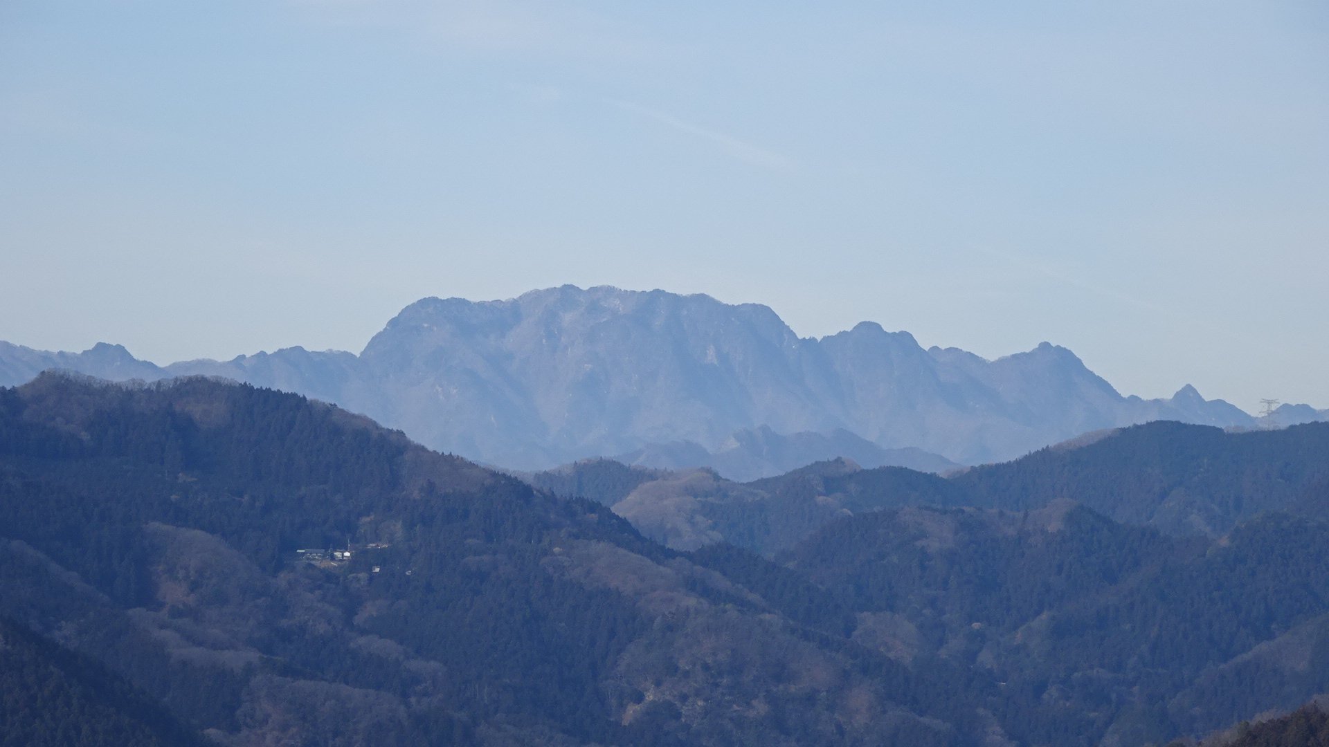 デーモン 2月24日撮影 宝登山山頂から臨む秩父連山 日本百名山の両神山 秩父の象徴の武甲山 宝登山 両神山 武甲山 T Co Pqdd8dbyvu Twitter