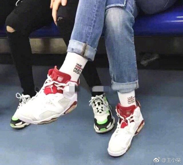 dramapotatoe's tweet photo. [trending] Actors #YuXiaotong and #ChenXiaoyun speculated to be dating after they were were spotted riding the subway together 

#于小彤 #陈小纭 #jimyu https://t.co/2rSpsCuyyt