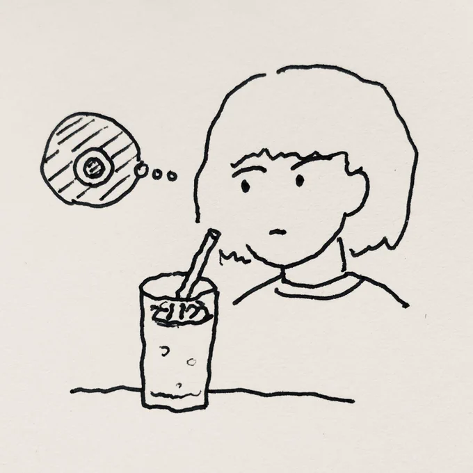 ストローの中を覗く人 
