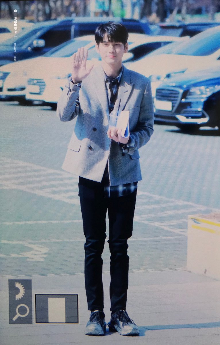 Windfall0825's tweet photo. 190126 출근
 #옹성우 #성우 #OngSeongwu https://t.co/zqwOZ0bvnJ