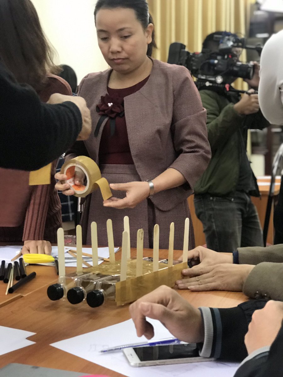 ICanTeach_uk's tweet photo. Interesting ideas for our first @PA_Schools #STEM challenge for lecturers at #Hanoi Pedagogical University with @Dragonfly_Edu #STEMontour Check out the Floating Garden Challenge and the implications of educating people about climate change and the 21st C Skills needed to adapt https://t.co/TX8rikU534