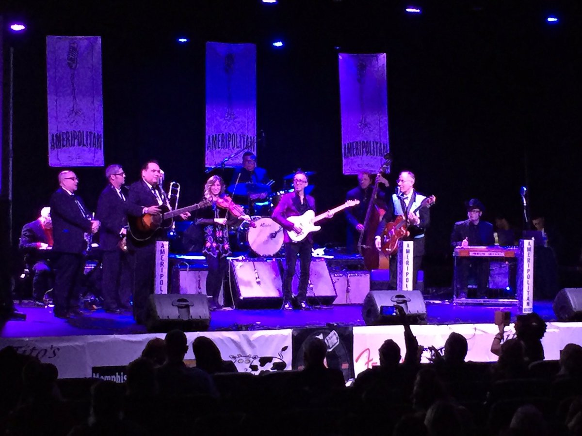TJ_Magazine's tweet photo. Closing out the night @flyrite Big Sandy and @revhortonheat @ameripolitan #Ameripolitan https://t.co/R4sHecrlV6