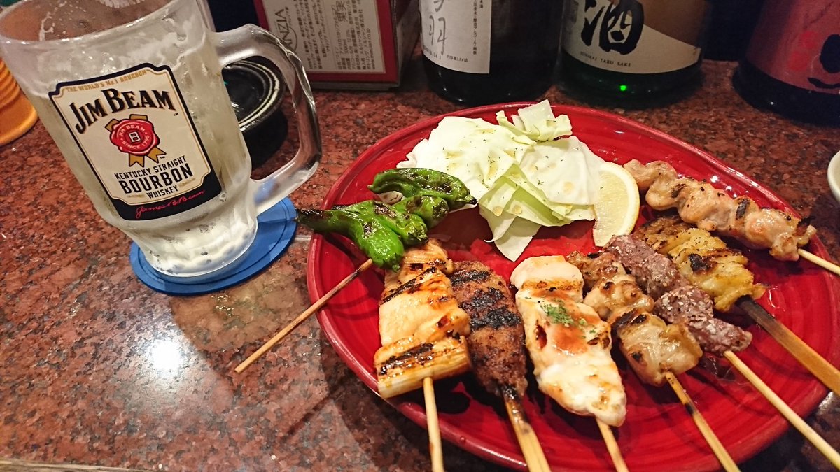 がっちゃん 焼鳥おし鳥 梅田 梅田にヒッソリとあるカウンターメインの焼き鳥屋さん 炭火のいい匂いが漂うお店 お酒が高い との口コミ多数でしたが 確かにお酒は高め 焼き鳥は大きくプリッとしている 1人でチョロっと寄るのにいい 梅田