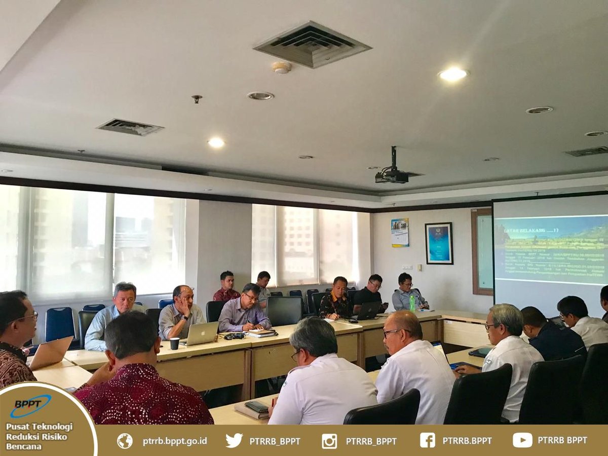 PTRRB_BRIN's tweet image. 26/02/19 Rapat INA TEWS (Tsunami Early Warning System) di DJA kemenkeu (BPPT, BIG, BMKG). Pada rapat ini diantaranya dilakukan diskusi koordonasi penempatan Lokasi Buoy, Tomografi, CBT, dan Seismograf (BMKG) 2019. 
#BPPT_RI #TPSA_BPPT #PTRRB