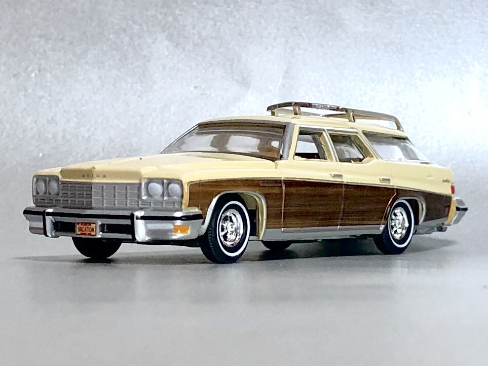 Twitter पर フォンティエ 1975 Buick Estate Wagon 全長5 9m 最大積載量2 3t 笑 を誇るフルサイズワゴン 77年には小型化してしまうので クソデカいアメ車の最後の世代ですね 1 64のミニカーでもsikuの様にデカい ウッドパネルが良い雰囲気です 頑張れば