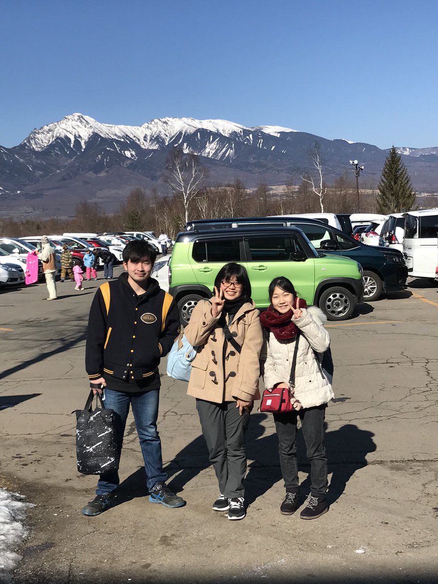 uekusagakuen's tweet photo. 総務課スタッフと学生清掃スタッフは、長野県シャトレーゼ八ヶ岳スキー場へ😆
JCSBA（日本チェアスノーボード）協会の方々のご指導のもと「swaky」を体験✨
swakyは初心者も🔰、怪我でスノーボードを諦めていた���も👍座って滑ります🏂
#植草学園 #swaky #スノーボード https://t.co/FW8TAooKbV