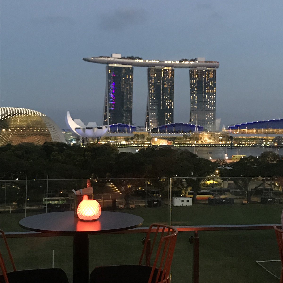 subinchoJ's tweet photo. Now getting ready to pitch some awesome ideas-! Let’s go Korean Air team 

#airlineshackathon #KE 
#singapore #대한항공 #koreanair https://t.co/aLhHzpSzZ2