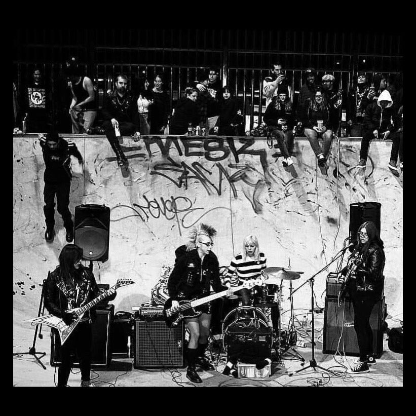 PhotoOveride's tweet image. #Epic #show in #oxnard I got to give it up to the skate boarders 🛹 for not smacking us #Auxiliö while we performed. The bands going to #Peru #Mexicali #Texas #LasVegas and several more cities but we really hope you can see us at our @PunkRockBowling debut 💋 see you soon xoxox