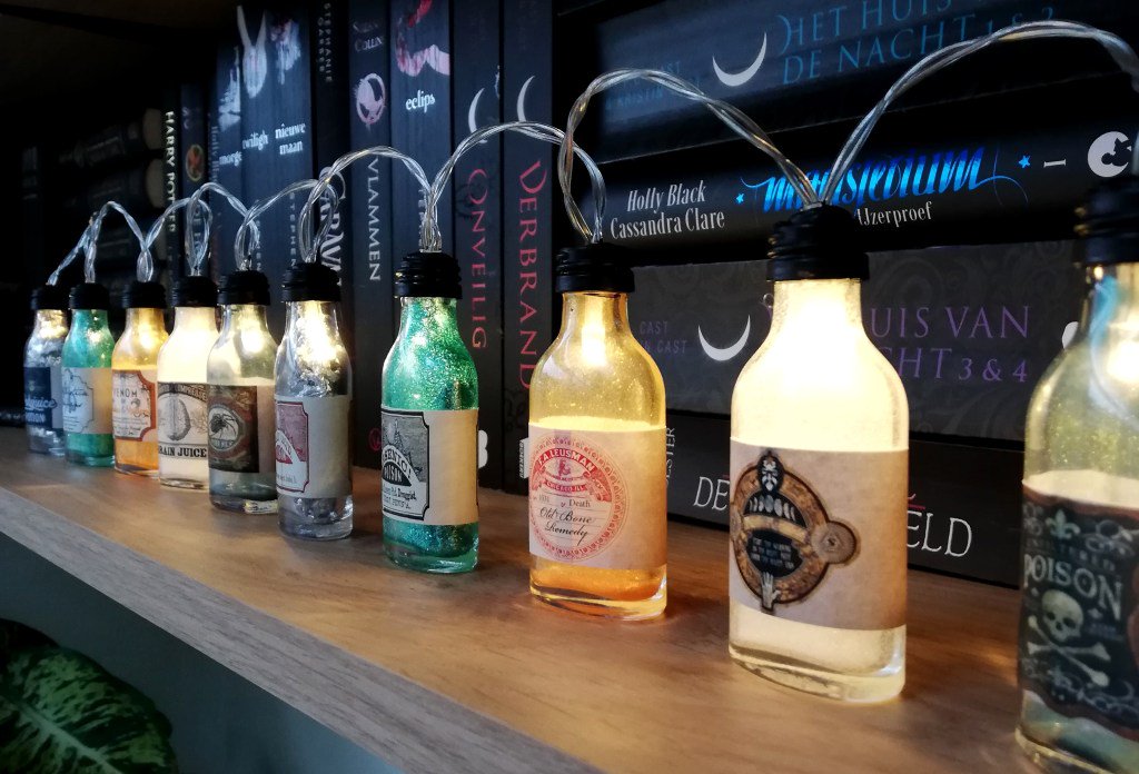 HP_party's tweet photo. Potion lampjes [DIY] https://t.co/OMGbEvTFaC https://t.co/XbzsyYO1vh