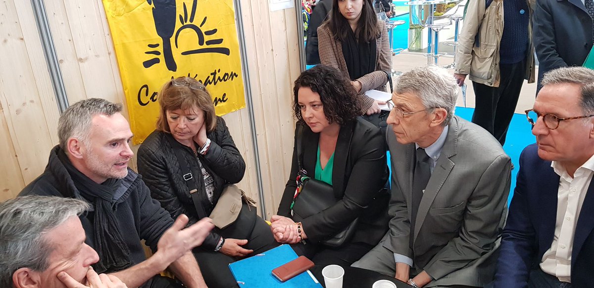 yfavennec's tweet image. #salondelagriculture2019 échanges, entre autres,  avec les @JeunesAgri et  la @ConfPaysanne. Des rencontres #constructives pour notre délégation du groupe #parlementaire @LibertsTerrito1 @SylviaPinel @VigierPhilippe