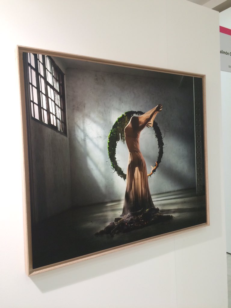 Alegoría de la memoria de @ro_verdejo en el stand c14 de @justmadartfair <a href="/alalimongaleria/">Alalimón Galería</a> #fotografia #madrid #semanadelarte #notelopierdas