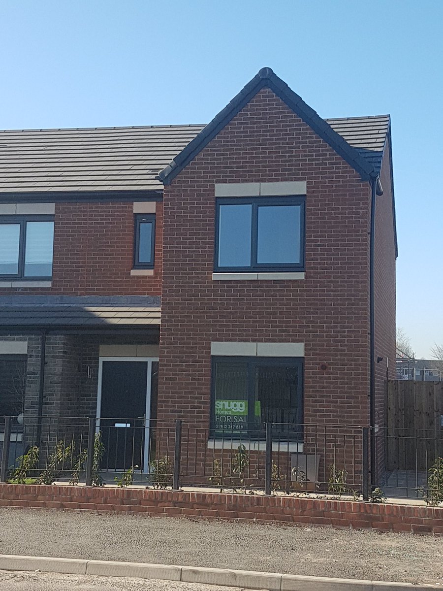 KarenSnuggHomes's tweet photo. Beautiful day for handover here in Manchester of our 2 x 4 bedroom & 1 x 3 bedroom family homes .For more information contact @snugghomes or call 01942 267819 #manchester #helptobuy #snugghomes https://t.co/aEO5s5LnB0