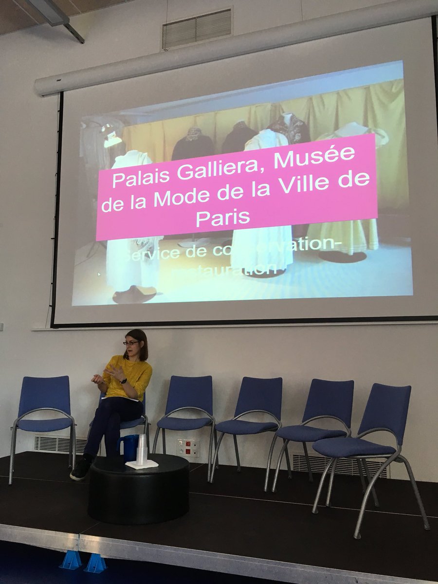 reseaudesmusees's tweet image. \ café muséo / On continue avec Alexandra Bosc, conservatrice à la @RMM_Rouen : Elle nous parle des réserves du @PalaisGalliera, des bons gestes, des matériaux et de l’environnement pour bien protéger et #conserver les #collections #textiles. #musees #Normandie #conservation