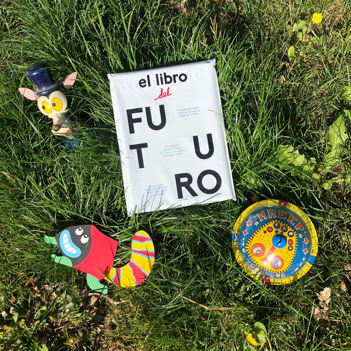 M21madrid's tweet photo. ¿Futuro? ¿Cápsulas del tiempo? ¿Y la cápsula en Madrid? Todo en #LaFlaneadora.
Tenemos a la ilustradora #MaríaRamos y el editor #CésarSuarez hablando del #LibroDelFuturo. Y a @AnaGalvan666 y su cómic #PulseEnter. Y hoy acabamos con #DJJaviBayo
>https://t.co/9hM8dtGyvj y 88.6 FM https://t.co/nwk7VUkvZY