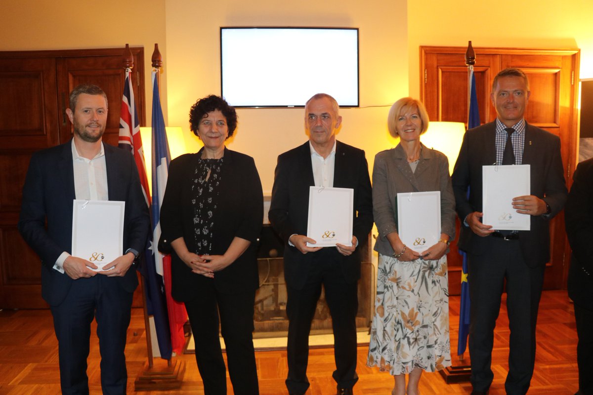 FranceAustralia's tweet image. Big night for the @CNRS, creating its first #UMI with Australian partners, @NavalGroupAU and @UniSA, working on enhancing Franco-Australian cooperation on #humanmachine cooperation and #autonomous systems.