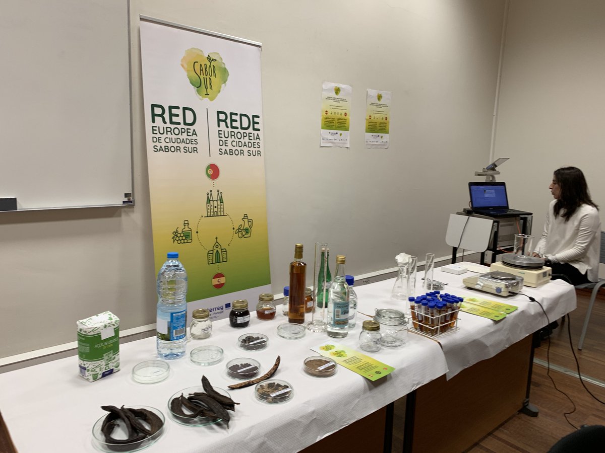 sabor_sur's tweet photo. #saborsur en esta semana estuvimos grabando en la Universidad de Algarve una interesante masterclass sobre elaboración de licores. Mientras la colgamos en nuestra web podéis ver una presentación en https://t.co/9sMbXlwYC5 https://t.co/gzQ73efiMD