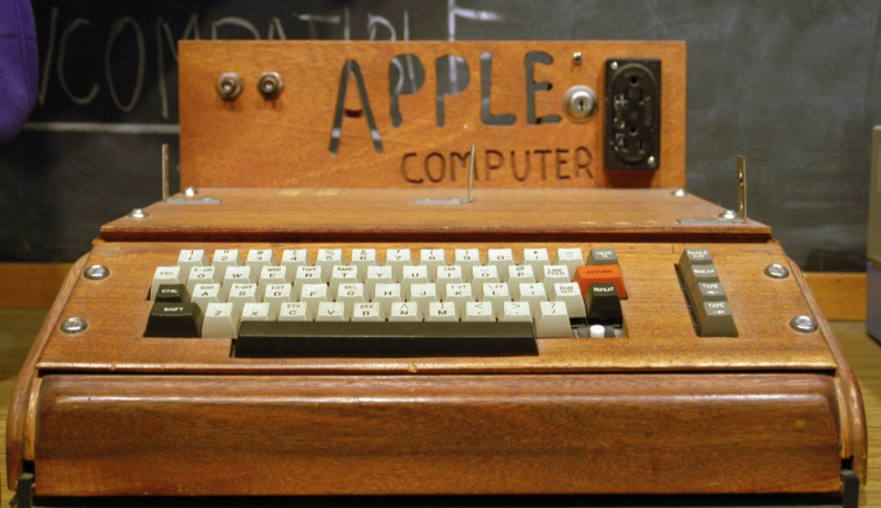 jatustein's tweet photo. #AppleComputer1 #firstAppleComputer #c1976 https://t.co/X1Tk6vsiSw