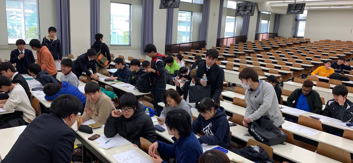 5daigaku's tweet photo. 2月21日に熊本学園大学で連盟主将会議と総体主幹校会議を開催しました😊
主将会議では五大学のサークルや部活の主将さんに集まって頂き、連盟の新役員紹介や活動・予算報告などを行いました。主幹校会議では主将さんに五大学総体について話し合って頂きました✌️ https://t.co/gjEHiDniTO
